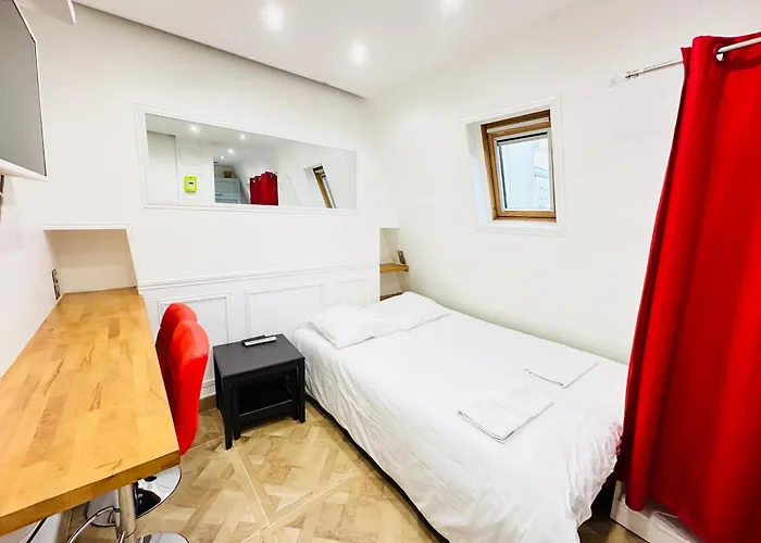 Pretty Central Flat In Paris